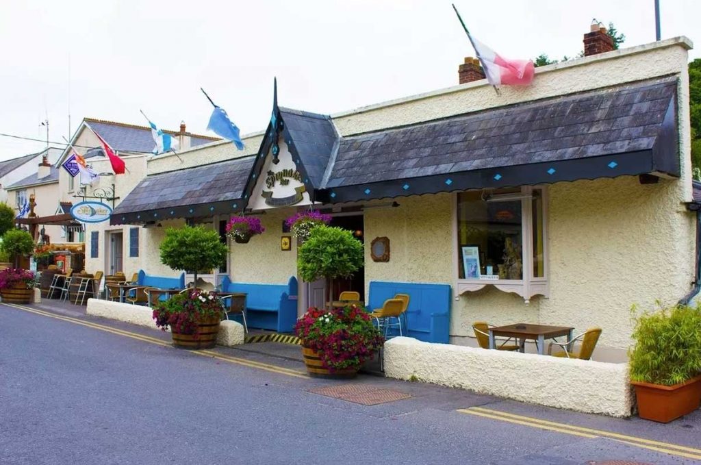 spinnaker bar restaurant